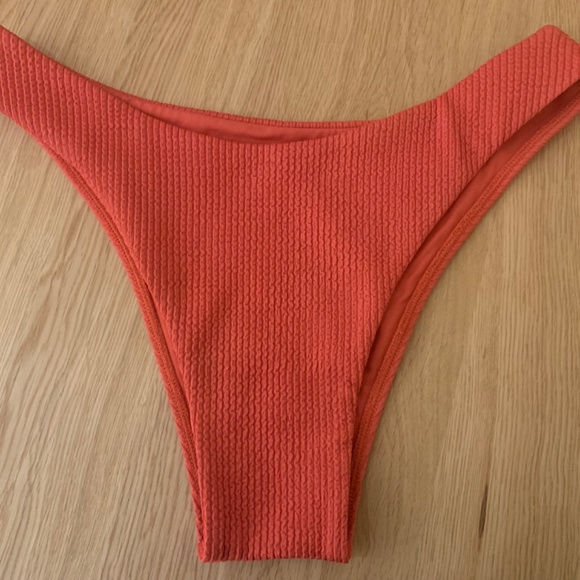 Monday Swimwear - Maui top (S) + Byron bottom (M) - Sangria Crinkle - Picture 5 of 7